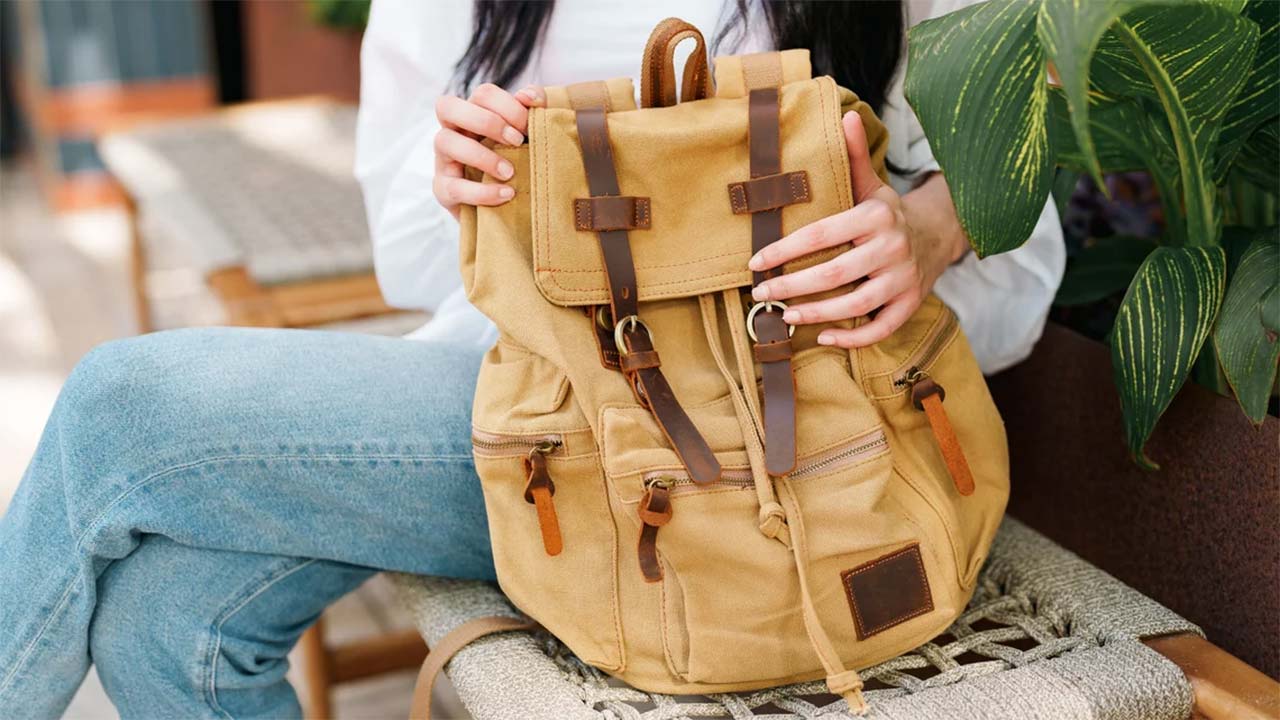 6 Reasons Why You Should Buy A Vintage Canvas Backpack